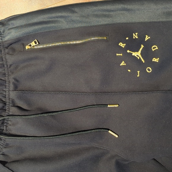 Jordan luxury sweats - Picture 2 of 9
